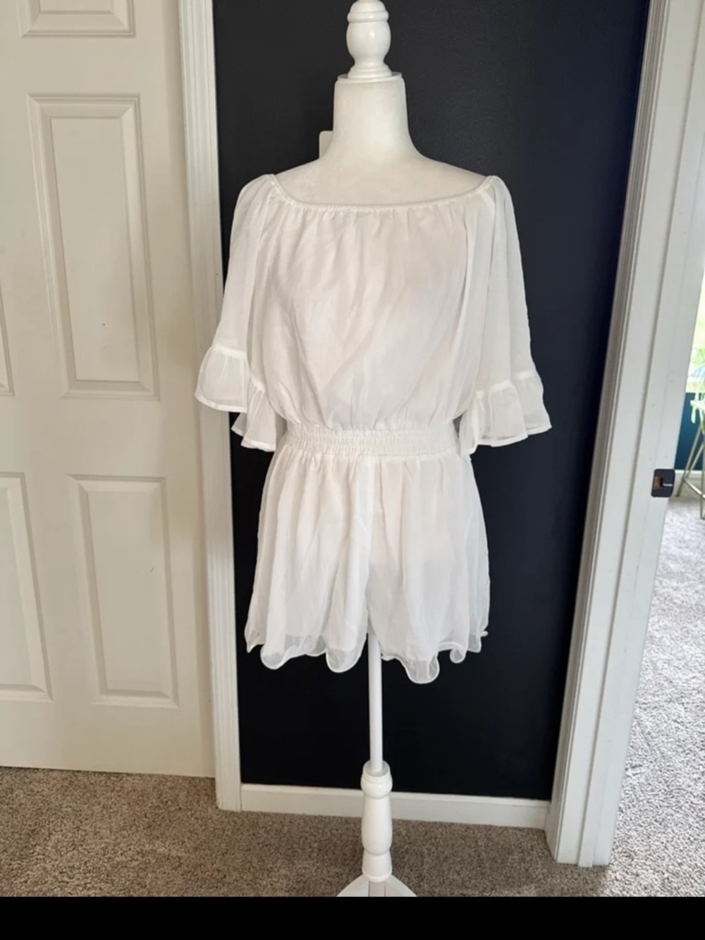 NWT Endless Rose RUFFLED SLEEVE ROMPER in White size Medium - Picture 9 of 12